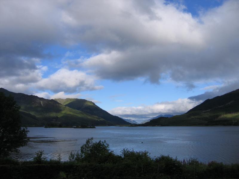 K800_IMG_2029_lochleven.JPG - Loch Leven bei Glencoe - Der Blick aus meinem Schlafzimmerfenster