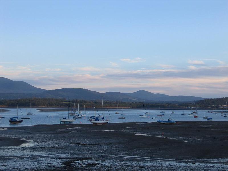 53_Beaumaris.JPG - Blick über die Menai Strait in Beaumaris, Anglesey