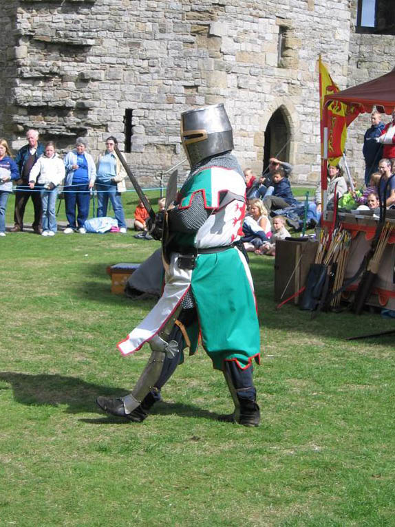 85_Caernarfon.JPG - Ardudwy Knights im Caernarfon Castle